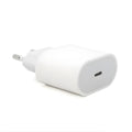 Originalni Apple A2347 20W USB-C brzi strujni adapter bele boje.