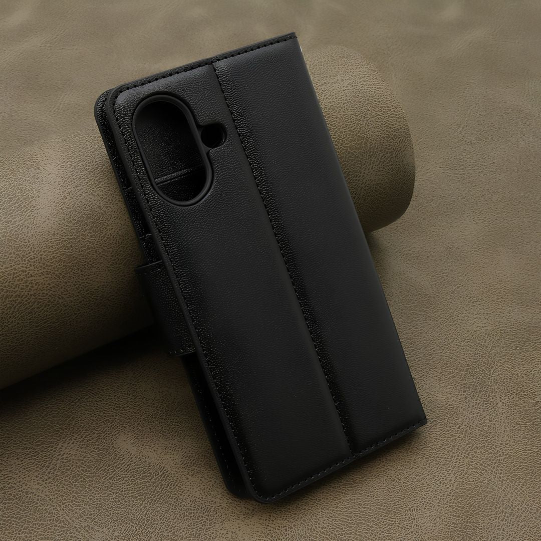 Detalj magnetnog zatvaranja i unutrašnjeg silikonskog ležišta za iPhone 17.