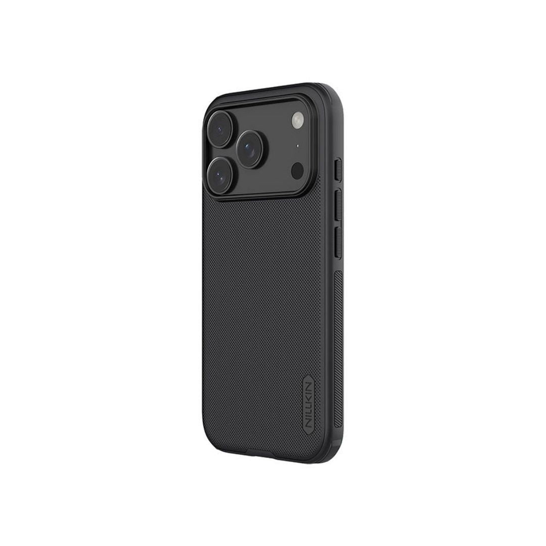 Izdignute ivice i precizni otvori za kameru na crnoj Nillkin iPhone 17 Pro maski