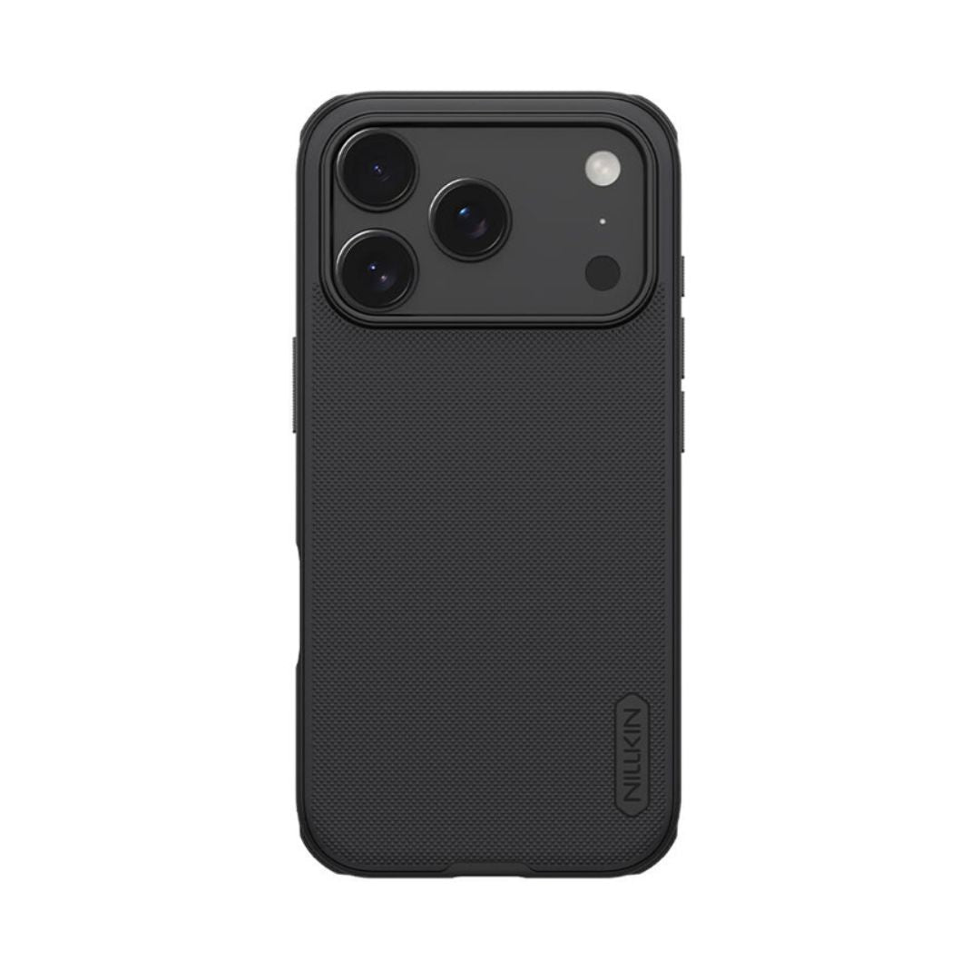 Nillkin Super Frosted Shield Pro zaštitna maska za iPhone 17 Pro Max u crnoj boji, hrapava tekstura.