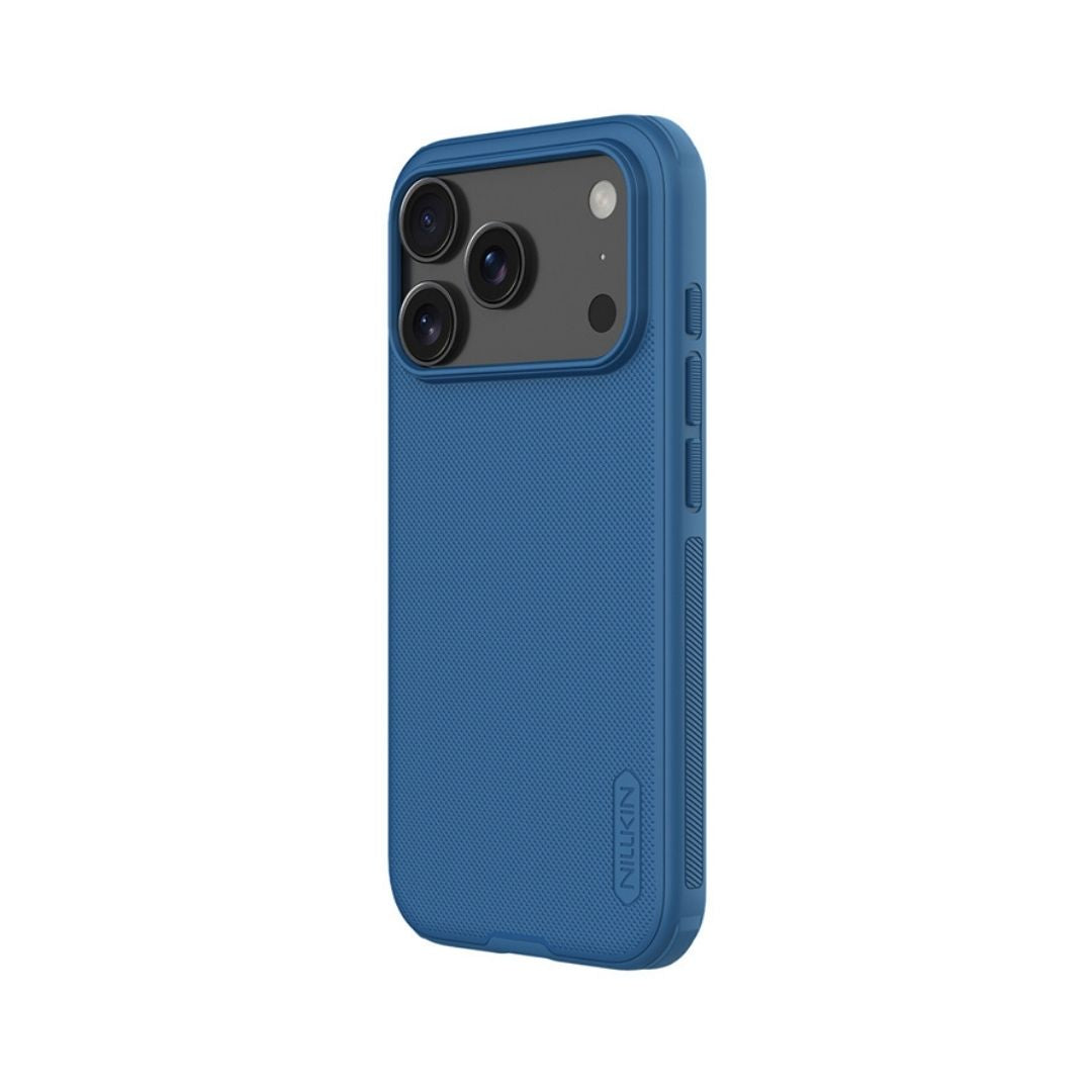 Prikaz izdignutih ivica oko ekrana i kamere na plavoj Nillkin iPhone 17 Pro Max maski