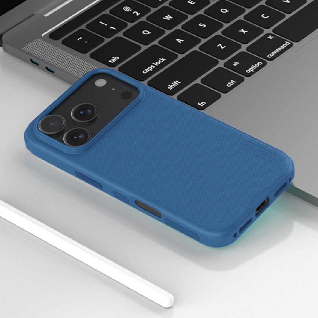 Detalj plave hrapave teksture Nillkin zaštitne maske za iPhone 17 Pro Max protiv klizanja