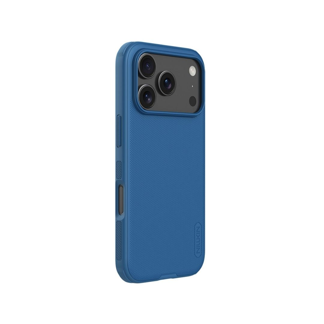 Prikaz mat hrapave teksture plave Nillkin Frosted maske za iPhone 17 Pro protiv otisaka prstiju