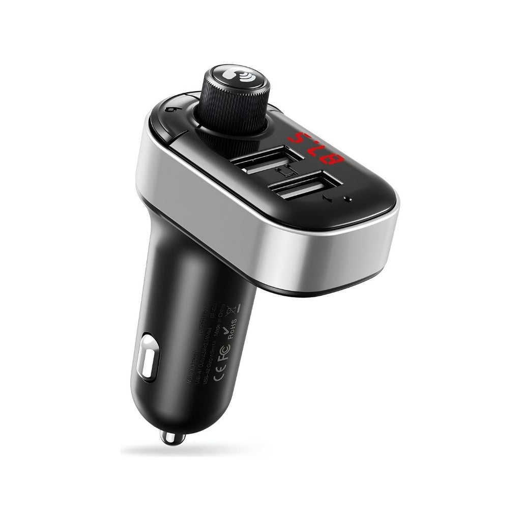 Prikaz dvostrukog USB ulaza na XO-BCC10 uređaju za istovremeno punjenje telefona i slušanje muzike sa USB fleš memorije.